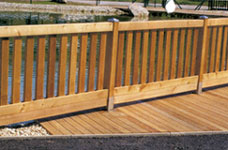 Terrasse bei Teich